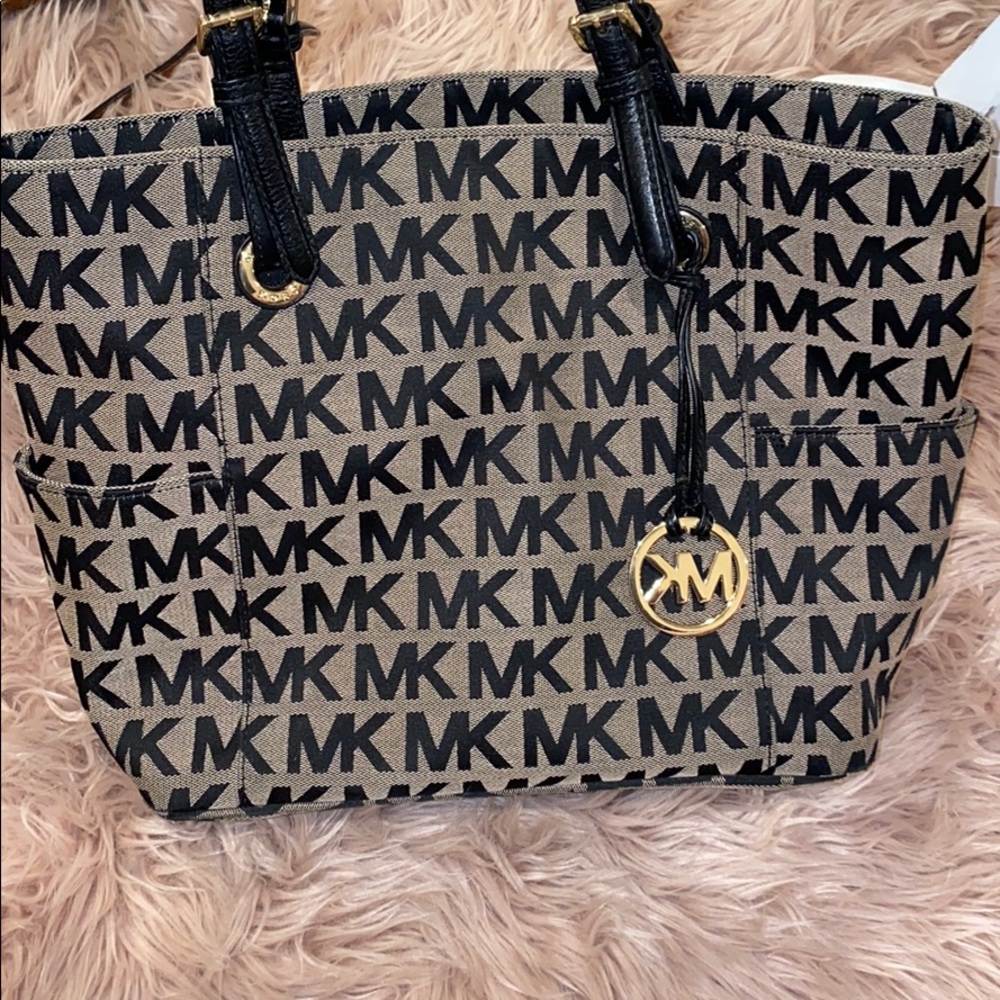 Micheal Kors Purse logo bag